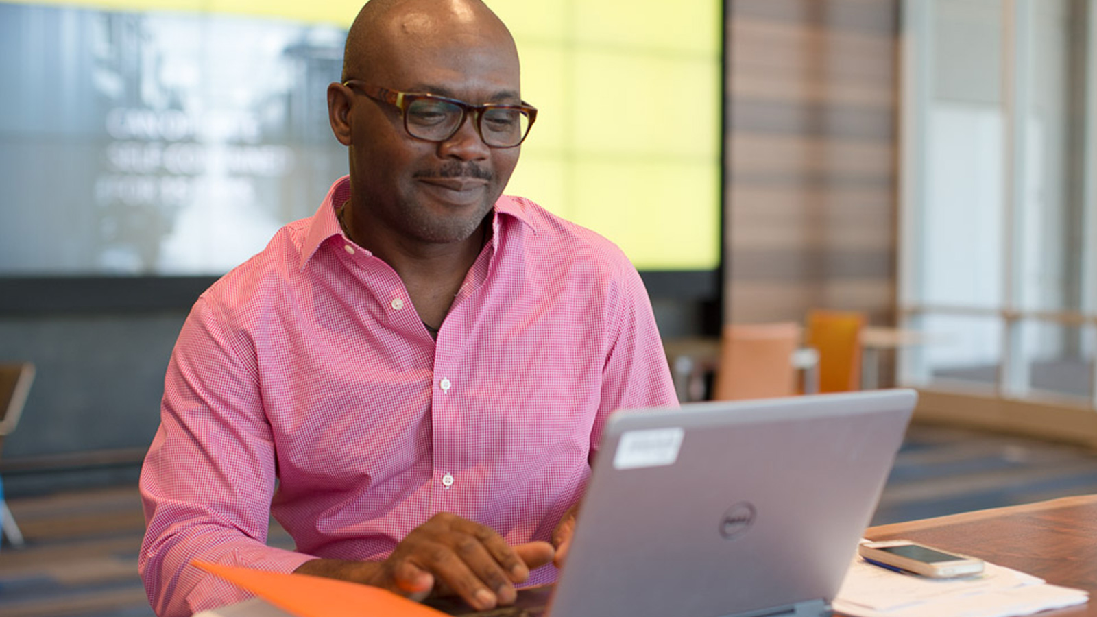 bald-man-laptop-1600x900